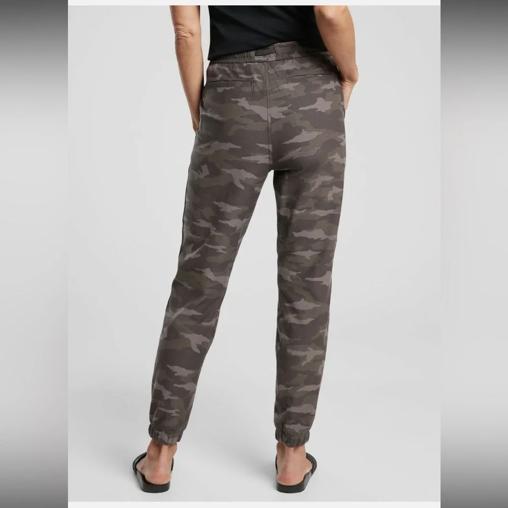 Athleta Olive Camo Farrallon Jogger Pants, size 14 - Picture 6 of 9